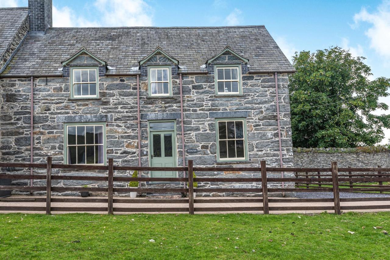 Villa Waedog Bach à Llanfor Extérieur photo